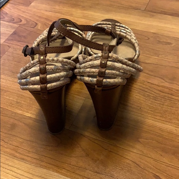 frye - Picture 2 of 4